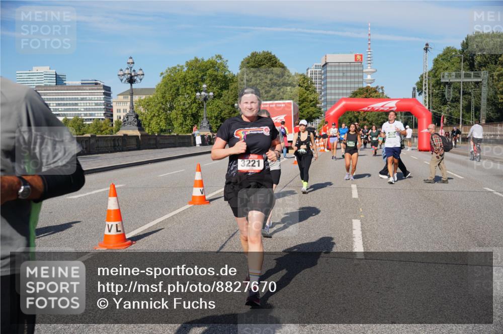 07.09.2025 - BARMER Alsterlauf Yannick Fuchs http://msf.ph/oto/8827670 07.09.2025 10:10:34 Laufen 3221, 2929, 2930 meine-sportfotos.de