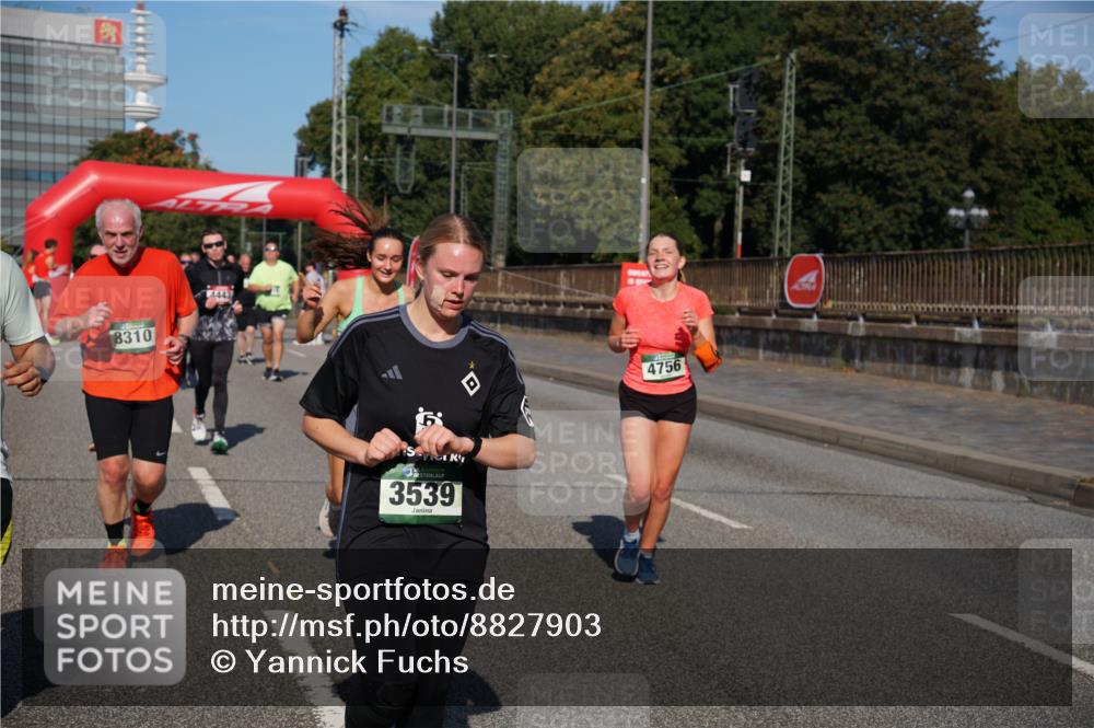 07.09.2025 - BARMER Alsterlauf Yannick Fuchs http://msf.ph/oto/8827903 07.09.2025 10:11:37 Laufen 8310, 4443, 3539, 4756 meine-sportfotos.de