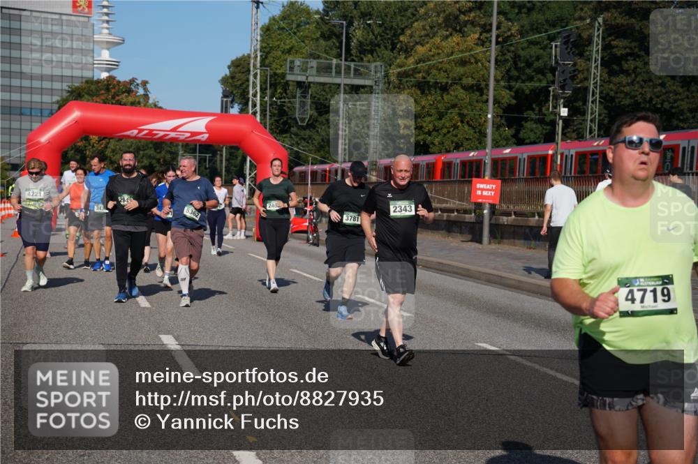 07.09.2025 - BARMER Alsterlauf Yannick Fuchs http://msf.ph/oto/8827935 07.09.2025 10:11:45 Laufen 4221, 343, 294, 5362, 240, 3781, 2343, 4719 meine-sportfotos.de