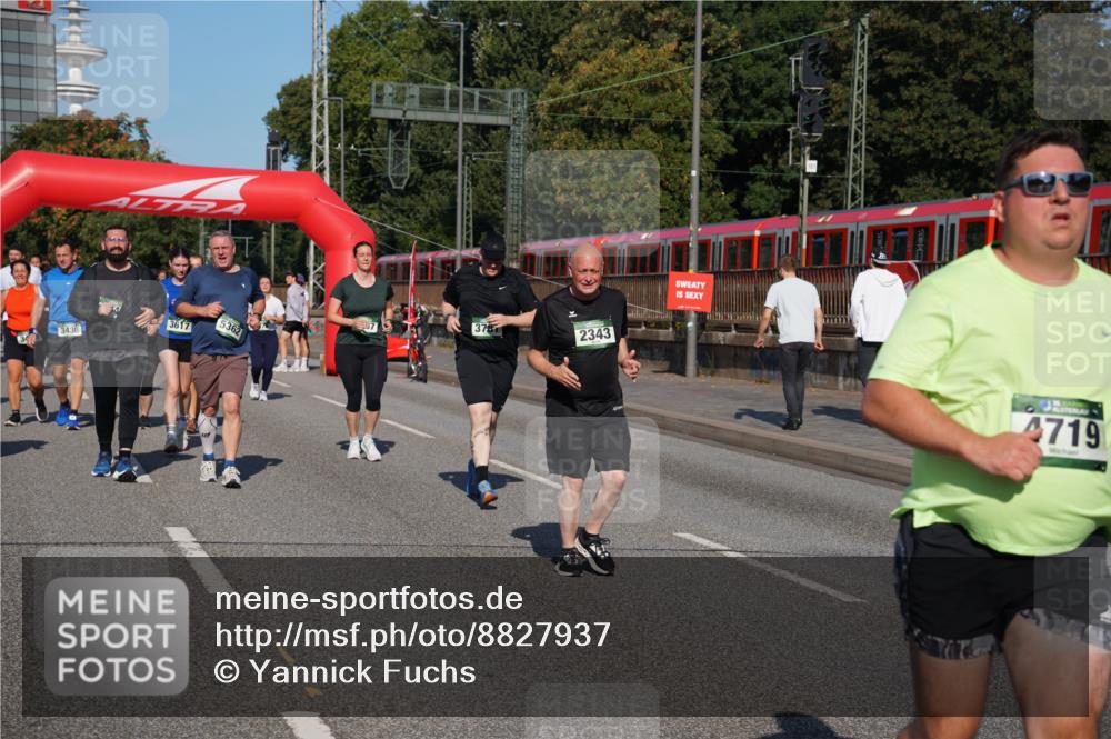 07.09.2025 - BARMER Alsterlauf Yannick Fuchs http://msf.ph/oto/8827937 07.09.2025 10:11:46 Laufen 3430, 3617, 5362, 378, 2343, 4719 meine-sportfotos.de