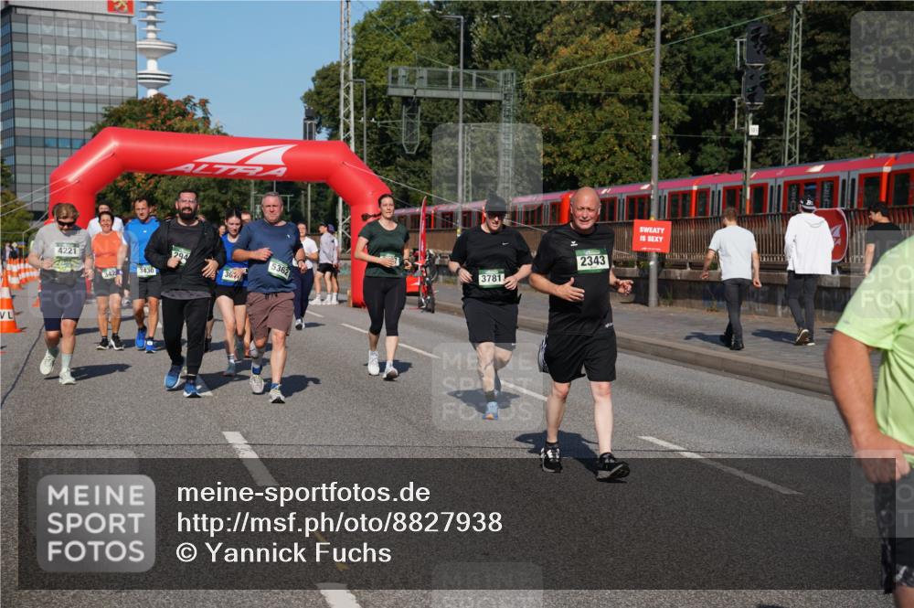 07.09.2025 - BARMER Alsterlauf Yannick Fuchs http://msf.ph/oto/8827938 07.09.2025 10:11:46 Laufen 4221, 342, 3430, 294, 5362, 36, 3781, 2343 meine-sportfotos.de