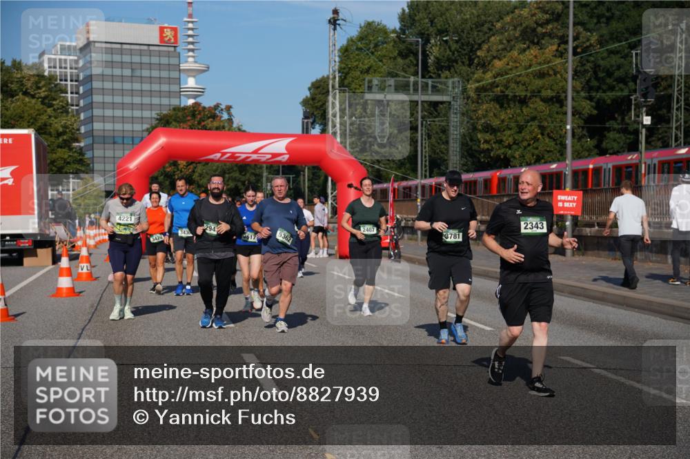 07.09.2025 - BARMER Alsterlauf Yannick Fuchs http://msf.ph/oto/8827939 07.09.2025 10:11:46 Laufen 4221, 3429, 294, 5362, 3617, 2407, 3781, 2343 meine-sportfotos.de