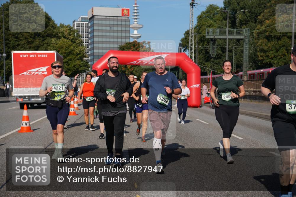 07.09.2025 - BARMER Alsterlauf Yannick Fuchs http://msf.ph/oto/8827947 07.09.2025 10:11:48 Laufen 4221, 3429, 240, 37, 776, 294, 5362 meine-sportfotos.de
