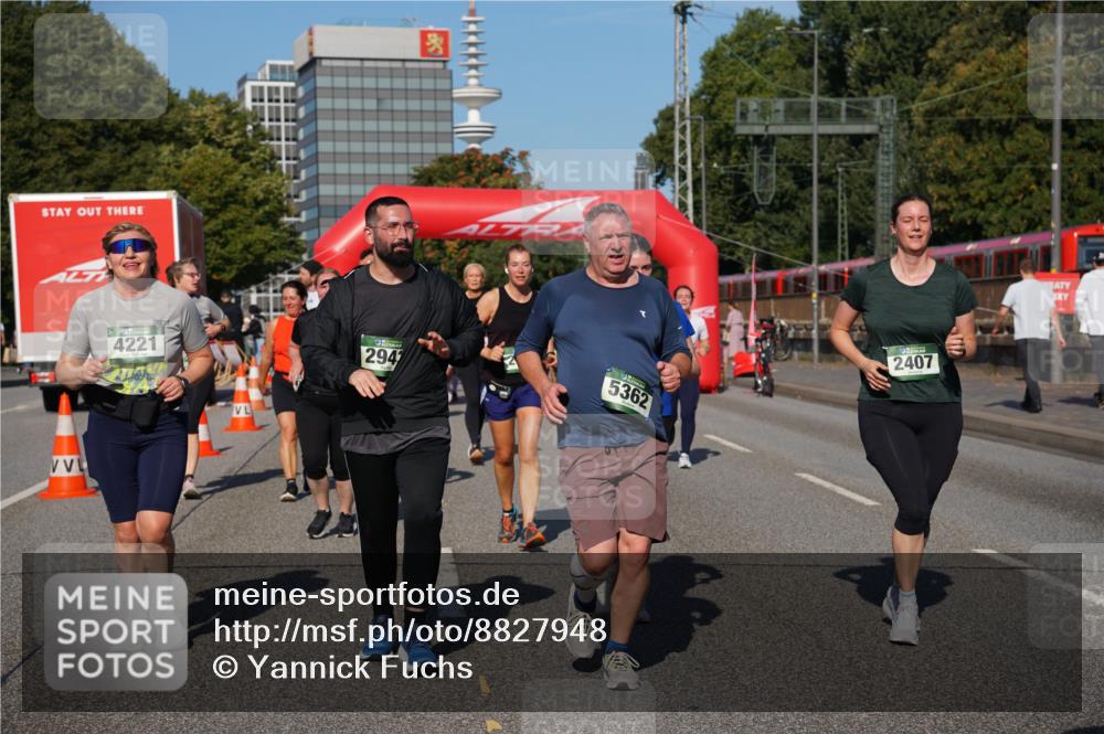 07.09.2025 - BARMER Alsterlauf Yannick Fuchs http://msf.ph/oto/8827948 07.09.2025 10:11:49 Laufen 4221, 294, 5362, 2407 meine-sportfotos.de