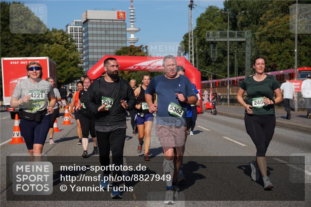 07.09.2025 - BARMER Alsterlauf Yannick Fuchs http://msf.ph/oto/8827949 07.09.2025 10:11:49 Laufen 4221, 294, 295, 5362, 240 meine-sportfotos.de