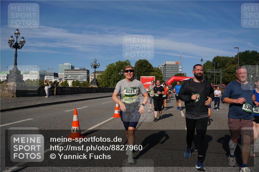 07.09.2025 - BARMER Alsterlauf Yannick Fuchs http://msf.ph/oto/8827960 07.09.2025 10:11:51 Laufen 4221, 2321, 3429, 536, 367 meine-sportfotos.de