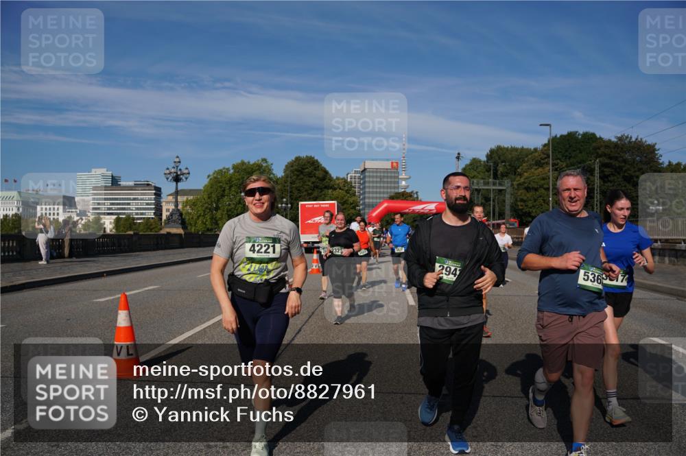 07.09.2025 - BARMER Alsterlauf Yannick Fuchs http://msf.ph/oto/8827961 07.09.2025 10:11:51 Laufen 4221, 53617, 3430, 294 meine-sportfotos.de