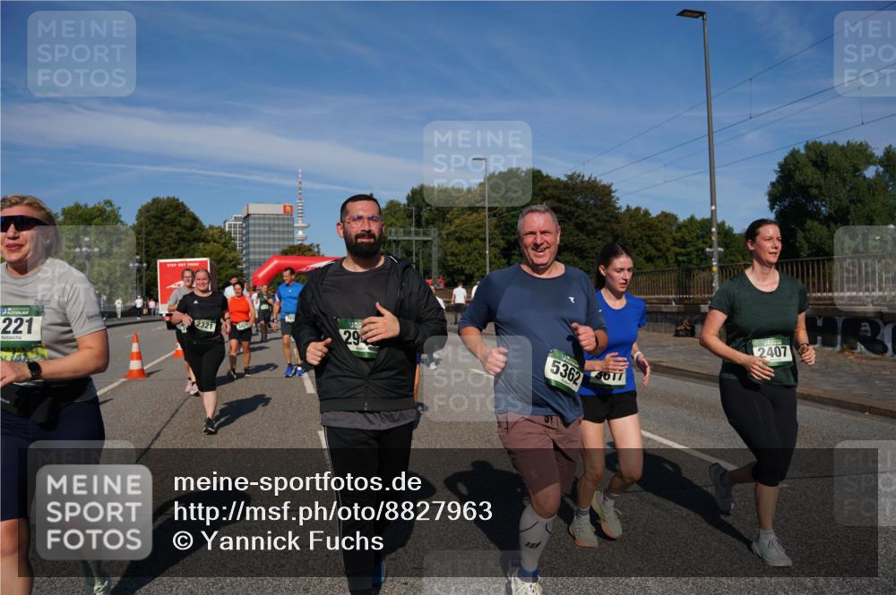 07.09.2025 - BARMER Alsterlauf Yannick Fuchs http://msf.ph/oto/8827963 07.09.2025 10:11:52 Laufen 35, 221, 2321, 3429, 29, 5362, 3617, 2407 meine-sportfotos.de