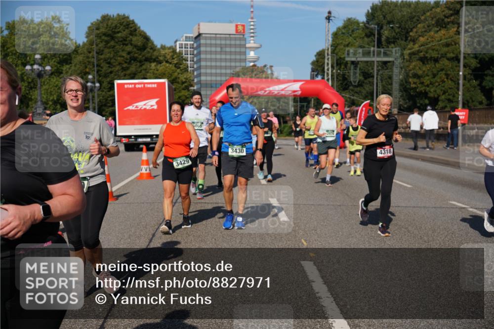 07.09.2025 - BARMER Alsterlauf Yannick Fuchs http://msf.ph/oto/8827971 07.09.2025 10:11:53 Laufen 10, 3429, 065, 3430, 2974, 4318 meine-sportfotos.de