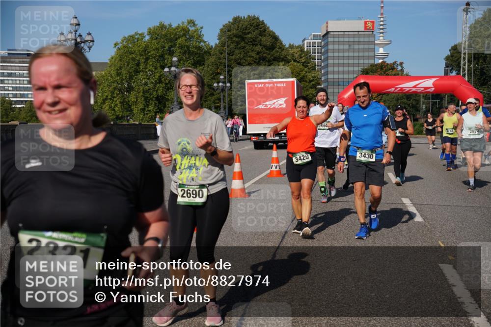 07.09.2025 - BARMER Alsterlauf Yannick Fuchs http://msf.ph/oto/8827974 07.09.2025 10:11:54 Laufen 2321, 2690, 3429, 065, 3430, 3742, 2974 meine-sportfotos.de