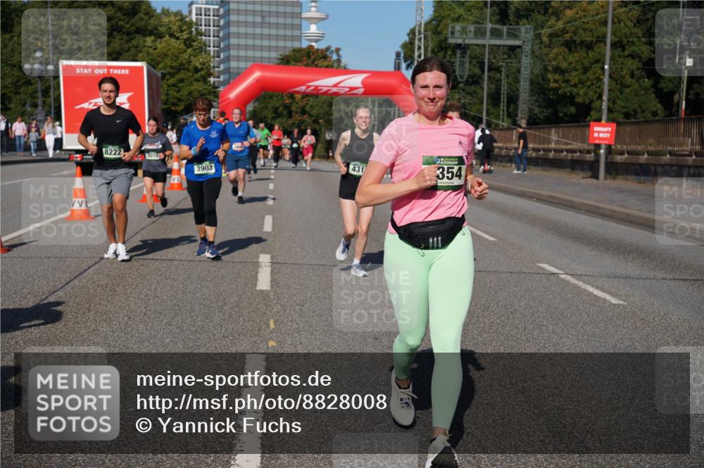 07.09.2025 - BARMER Alsterlauf Yannick Fuchs http://msf.ph/oto/8828008 07.09.2025 10:12:03 Laufen 8222, 3018, 3903, 431, 354 meine-sportfotos.de