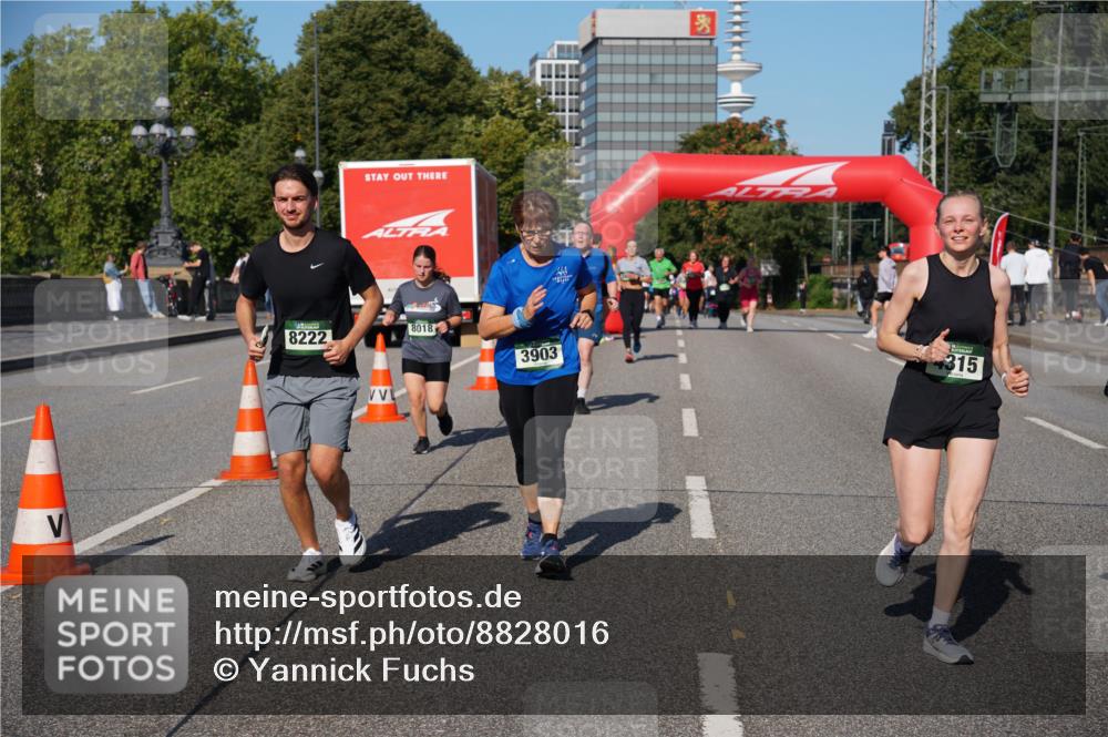 07.09.2025 - BARMER Alsterlauf Yannick Fuchs http://msf.ph/oto/8828016 07.09.2025 10:12:04 Laufen 8222, 8018, 3903, 315 meine-sportfotos.de