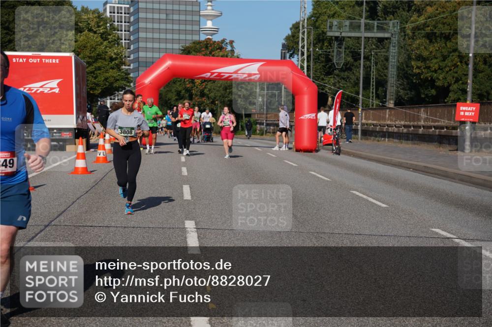07.09.2025 - BARMER Alsterlauf Yannick Fuchs http://msf.ph/oto/8828027 07.09.2025 10:12:09 Laufen 49, 3808, 4674, 4673 meine-sportfotos.de