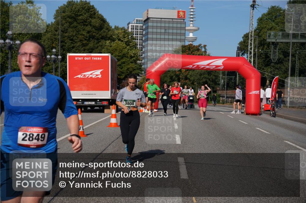 07.09.2025 - BARMER Alsterlauf Yannick Fuchs http://msf.ph/oto/8828033 07.09.2025 10:12:10 Laufen 3808, 2849, 4674, 4673 meine-sportfotos.de