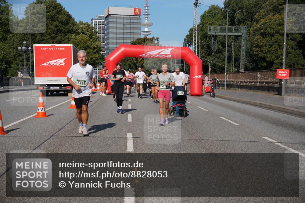 07.09.2025 - BARMER Alsterlauf Yannick Fuchs http://msf.ph/oto/8828053 07.09.2025 10:12:21 Laufen 5756, 2431, 3127, 3163, 567, 2473 meine-sportfotos.de