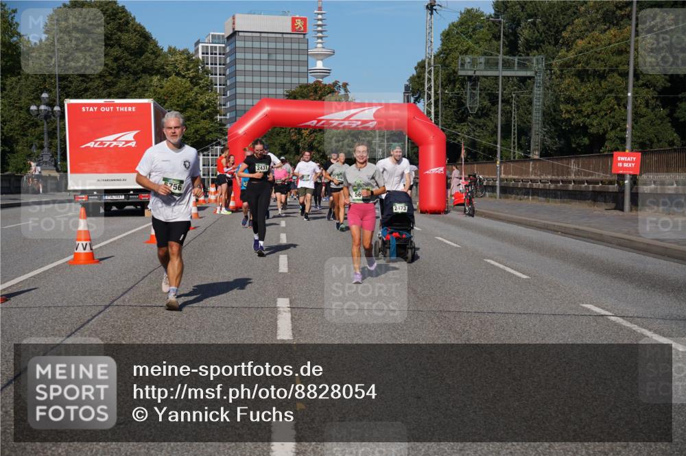 07.09.2025 - BARMER Alsterlauf Yannick Fuchs http://msf.ph/oto/8828054 07.09.2025 10:12:21 Laufen 756, 2431, 127, 56, 2473 meine-sportfotos.de