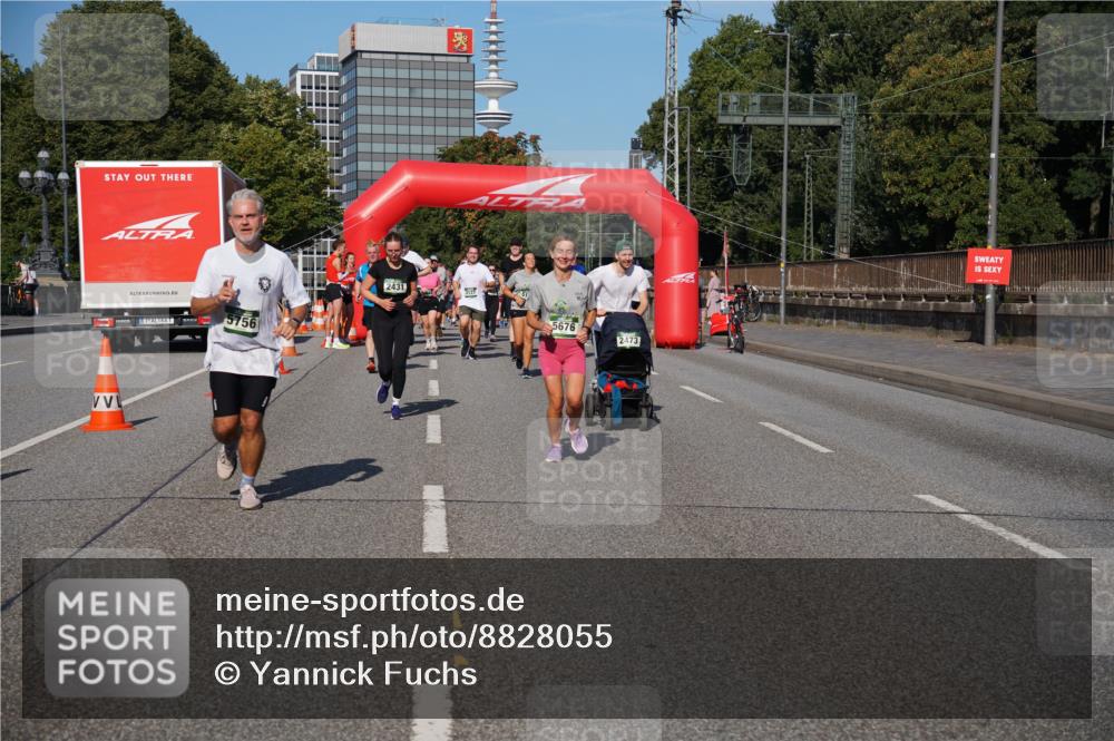 07.09.2025 - BARMER Alsterlauf Yannick Fuchs http://msf.ph/oto/8828055 07.09.2025 10:12:22 Laufen 5756, 2431, 3127, 5676, 2473 meine-sportfotos.de