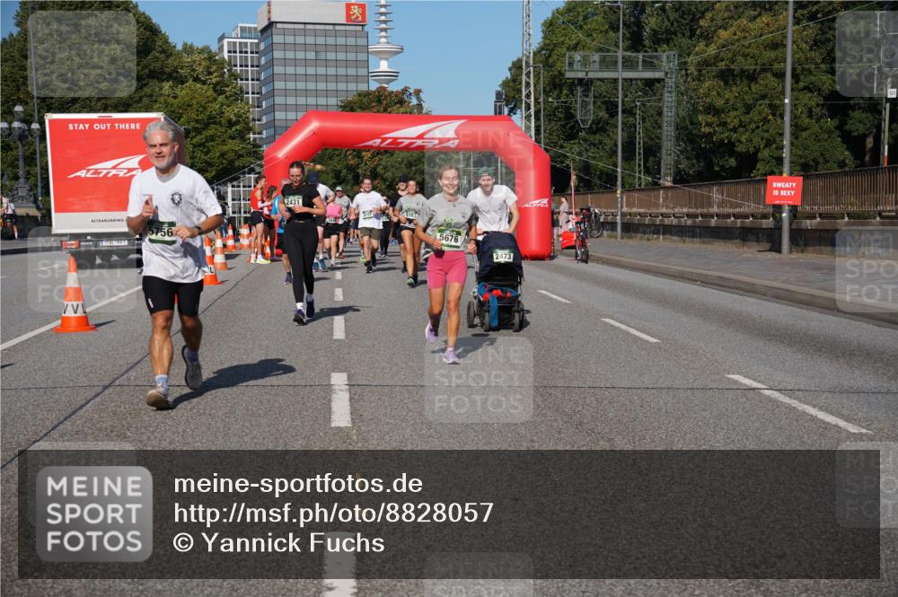 07.09.2025 - BARMER Alsterlauf Yannick Fuchs http://msf.ph/oto/8828057 07.09.2025 10:12:22 Laufen 5756, 2431, 127, 23163, 5676, 2473 meine-sportfotos.de