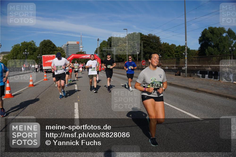 07.09.2025 - BARMER Alsterlauf Yannick Fuchs http://msf.ph/oto/8828086 07.09.2025 10:12:30 Laufen 8468, 263, 3127, 40, 10, 5163 meine-sportfotos.de