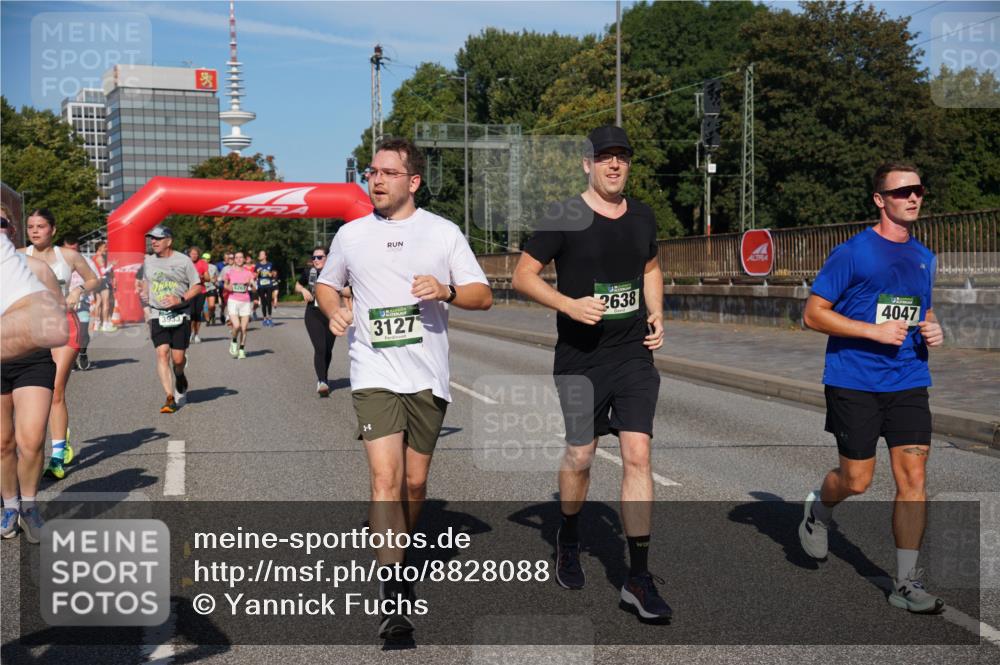 07.09.2025 - BARMER Alsterlauf Yannick Fuchs http://msf.ph/oto/8828088 07.09.2025 10:12:31 Laufen 3933, 3261, 3127, 2638, 4047 meine-sportfotos.de