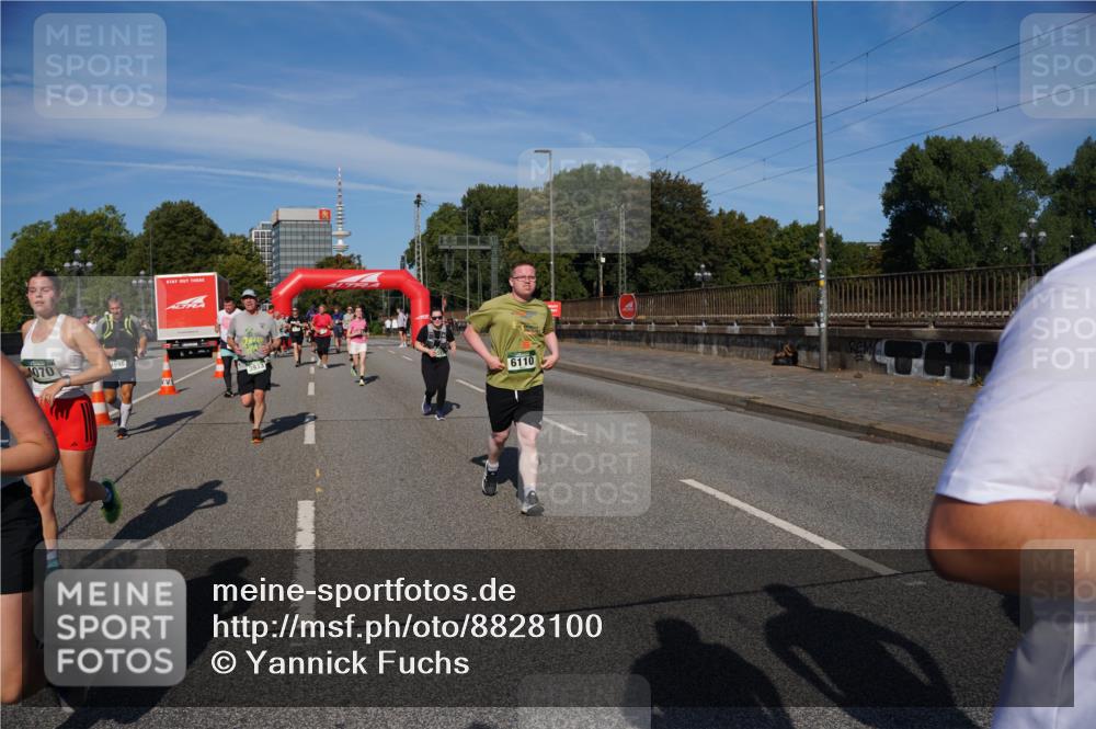07.09.2025 - BARMER Alsterlauf Yannick Fuchs http://msf.ph/oto/8828100 07.09.2025 10:12:33 Laufen 070, 1995, 6110 meine-sportfotos.de