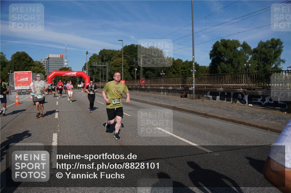 07.09.2025 - BARMER Alsterlauf Yannick Fuchs http://msf.ph/oto/8828101 07.09.2025 10:12:33 Laufen 3933, 6110 meine-sportfotos.de