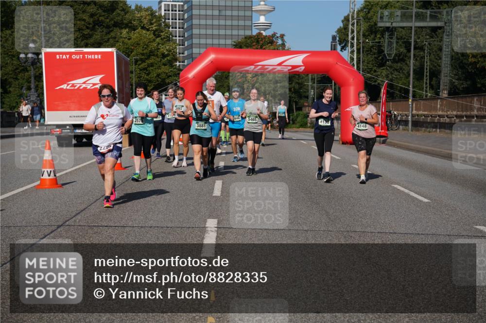 07.09.2025 - BARMER Alsterlauf Yannick Fuchs http://msf.ph/oto/8828335 07.09.2025 10:13:33 Laufen 2286, 3862, 31, 00, 2575, 10, 946, 5465, 4130, 3881, 4148 meine-sportfotos.de
