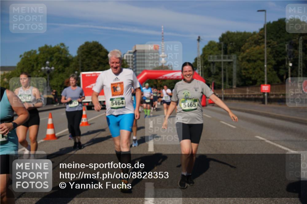 07.09.2025 - BARMER Alsterlauf Yannick Fuchs http://msf.ph/oto/8828353 07.09.2025 10:13:39 Laufen 3862, 5464, 5465 meine-sportfotos.de