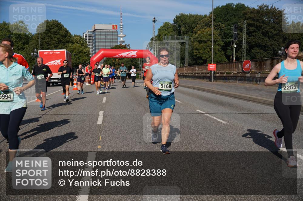 07.09.2025 - BARMER Alsterlauf Yannick Fuchs http://msf.ph/oto/8828388 07.09.2025 10:13:50 Laufen 5994, 2821, 530, 5168, 2255 meine-sportfotos.de