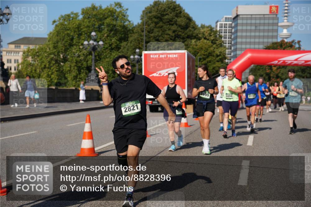 07.09.2025 - BARMER Alsterlauf Yannick Fuchs http://msf.ph/oto/8828396 07.09.2025 10:13:53 Laufen 2821, 32, 3199, 3722, 4404 meine-sportfotos.de