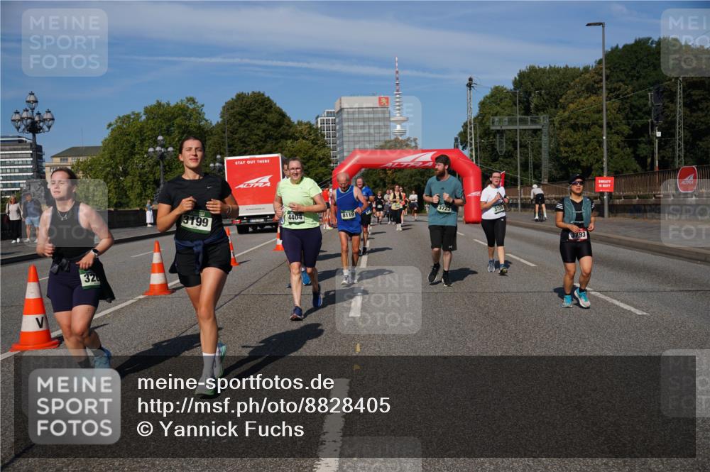 07.09.2025 - BARMER Alsterlauf Yannick Fuchs http://msf.ph/oto/8828405 07.09.2025 10:13:56 Laufen 320, 3723, 8119, 4404, 3199 meine-sportfotos.de