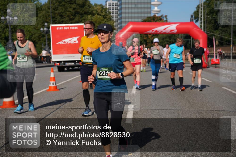 07.09.2025 - BARMER Alsterlauf Yannick Fuchs http://msf.ph/oto/8828530 07.09.2025 10:14:40 Laufen 3292, 3291, 36, 226 meine-sportfotos.de