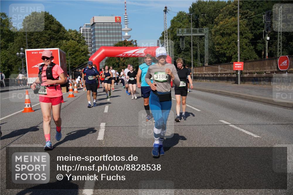 07.09.2025 - BARMER Alsterlauf Yannick Fuchs http://msf.ph/oto/8828538 07.09.2025 10:14:44 Laufen 2099, 2625, 3848, 3186, 336 meine-sportfotos.de