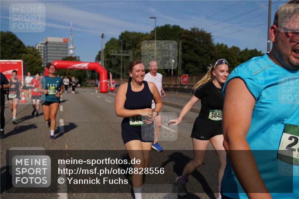 07.09.2025 - BARMER Alsterlauf Yannick Fuchs http://msf.ph/oto/8828556 07.09.2025 10:14:51 Laufen 3845, 3848, 2 meine-sportfotos.de
