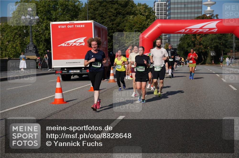 07.09.2025 - BARMER Alsterlauf Yannick Fuchs http://msf.ph/oto/8828648 07.09.2025 10:15:20 Laufen 5503, 3581, 3643, 3866, 138 meine-sportfotos.de
