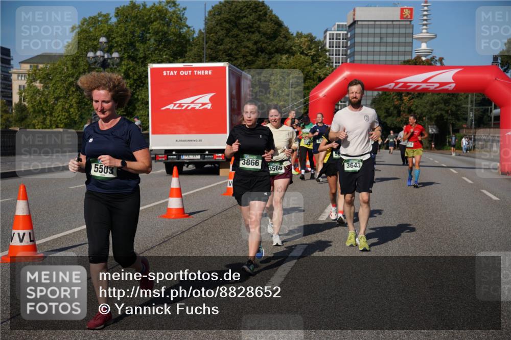07.09.2025 - BARMER Alsterlauf Yannick Fuchs http://msf.ph/oto/8828652 07.09.2025 10:15:22 Laufen 5503, 3866, 3566, 3643 meine-sportfotos.de