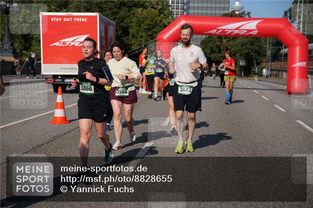 07.09.2025 - BARMER Alsterlauf Yannick Fuchs http://msf.ph/oto/8828655 07.09.2025 10:15:23 Laufen 3866, 3566, 4319, 49975, 56, 3643 meine-sportfotos.de