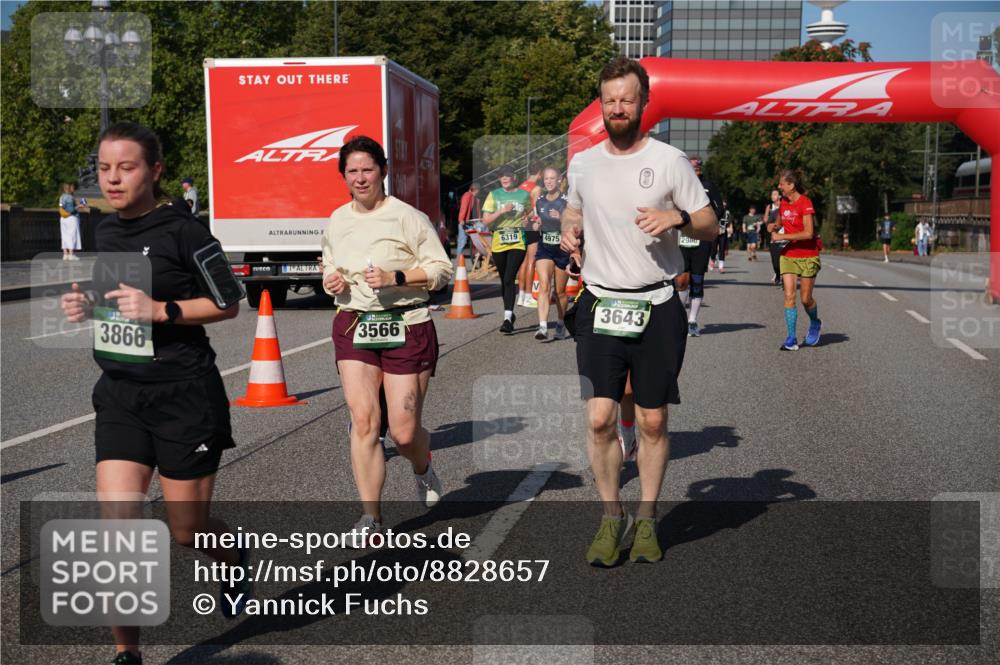 07.09.2025 - BARMER Alsterlauf Yannick Fuchs http://msf.ph/oto/8828657 07.09.2025 10:15:23 Laufen 3866, 3566, 6319, 4975, 3643, 2980 meine-sportfotos.de