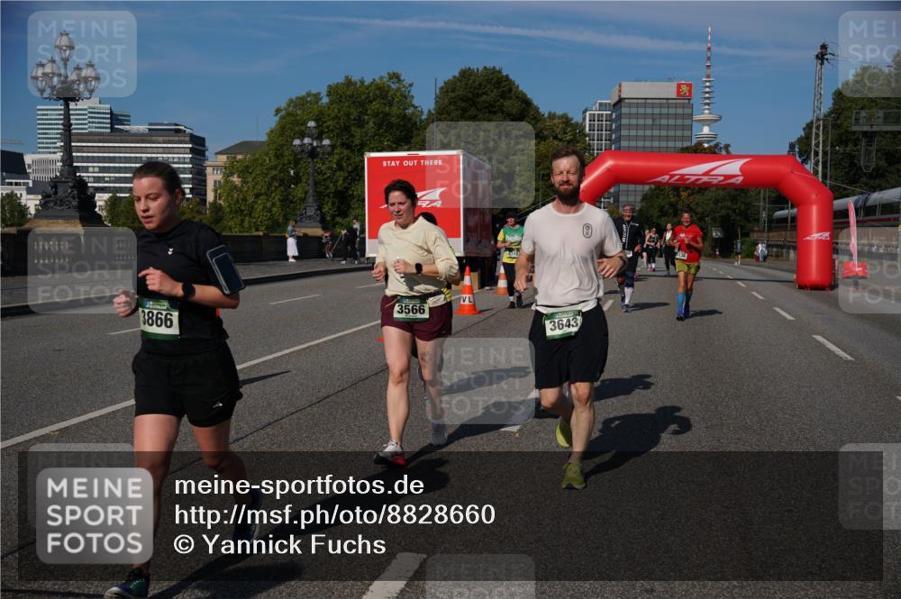 07.09.2025 - BARMER Alsterlauf Yannick Fuchs http://msf.ph/oto/8828660 07.09.2025 10:15:24 Laufen 6319, 3866, 3566, 3643, 138 meine-sportfotos.de