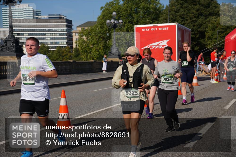 07.09.2025 - BARMER Alsterlauf Yannick Fuchs http://msf.ph/oto/8828691 07.09.2025 10:15:33 Laufen 6042, 5325, 3936, 10, 3619, 35 meine-sportfotos.de