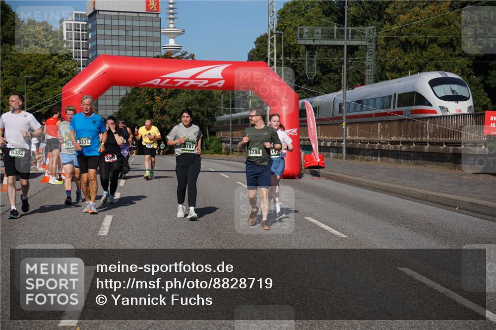 07.09.2025 - BARMER Alsterlauf Yannick Fuchs http://msf.ph/oto/8828719 07.09.2025 10:15:47 Laufen 5332, 292, 5331, 3787, 3786, 149, 2983 meine-sportfotos.de