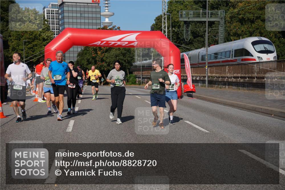 07.09.2025 - BARMER Alsterlauf Yannick Fuchs http://msf.ph/oto/8828720 07.09.2025 10:15:47 Laufen 5332, 2928, 5331, 3787, 2983, 3786, 145 meine-sportfotos.de