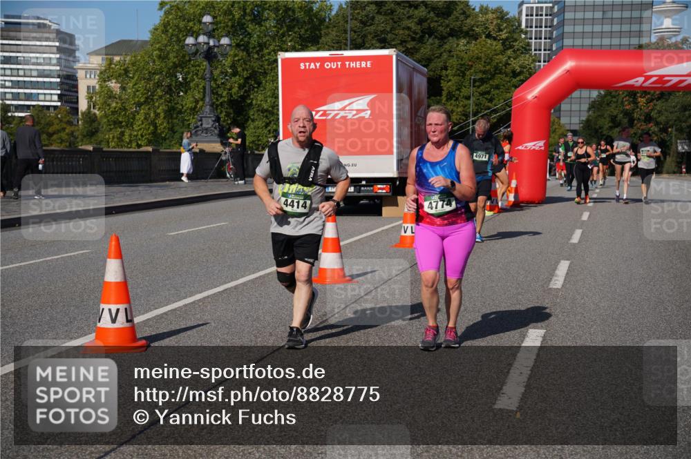 07.09.2025 - BARMER Alsterlauf Yannick Fuchs http://msf.ph/oto/8828775 07.09.2025 10:16:05 Laufen 4414, 617, 4774, 4971 meine-sportfotos.de