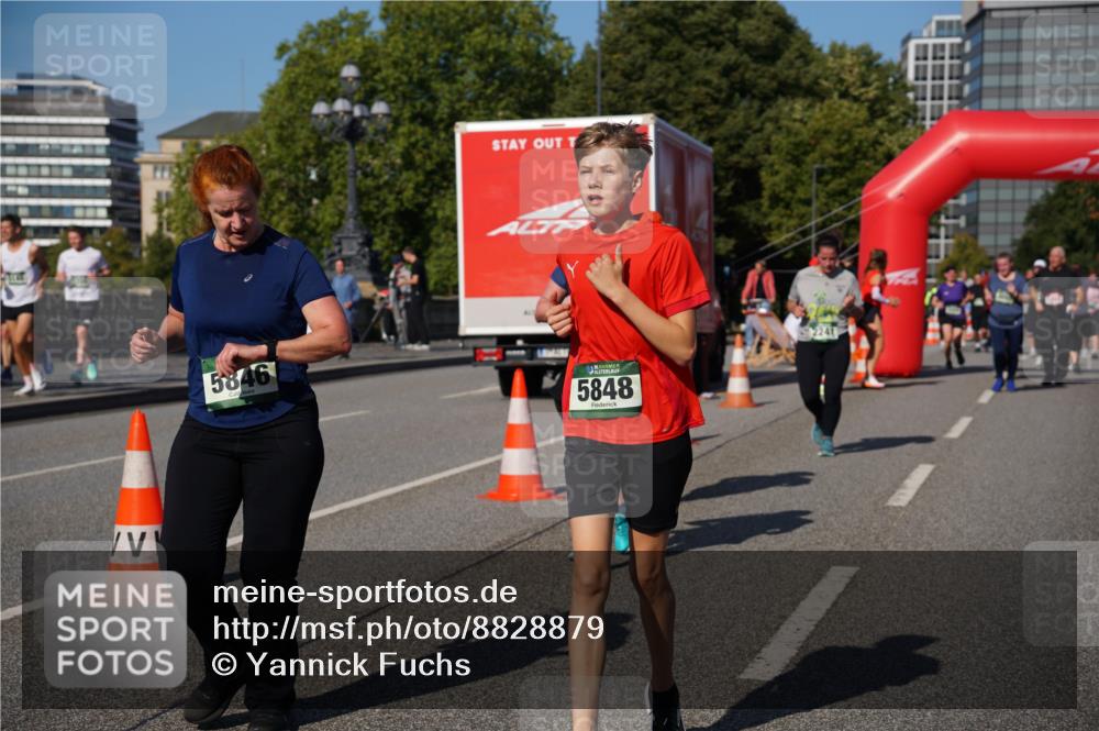 07.09.2025 - BARMER Alsterlauf Yannick Fuchs http://msf.ph/oto/8828879 07.09.2025 10:16:47 Laufen 5846, 5848 meine-sportfotos.de