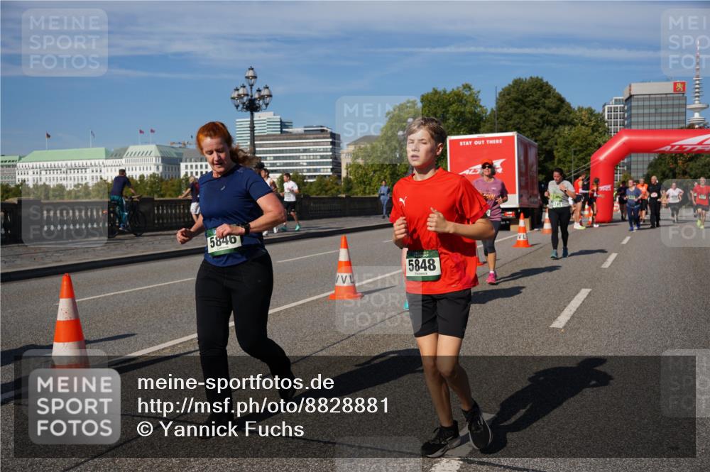 07.09.2025 - BARMER Alsterlauf Yannick Fuchs http://msf.ph/oto/8828881 07.09.2025 10:16:48 Laufen 5846, 30, 5848 meine-sportfotos.de