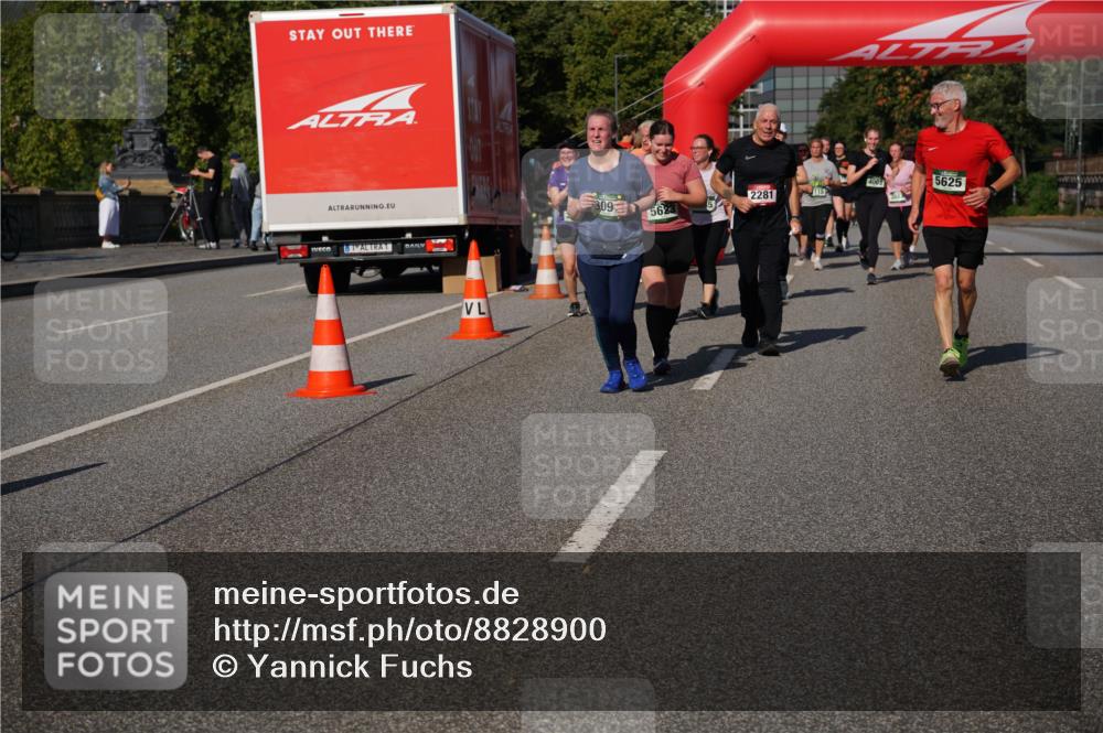 07.09.2025 - BARMER Alsterlauf Yannick Fuchs http://msf.ph/oto/8828900 07.09.2025 10:16:54 Laufen 2281, 309, 5623, 1115, 5625 meine-sportfotos.de