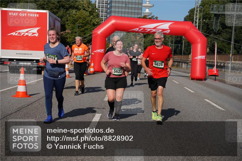 07.09.2025 - BARMER Alsterlauf Yannick Fuchs http://msf.ph/oto/8828902 07.09.2025 10:16:56 Laufen 2001, 3189, 5623, 400, 5625 meine-sportfotos.de