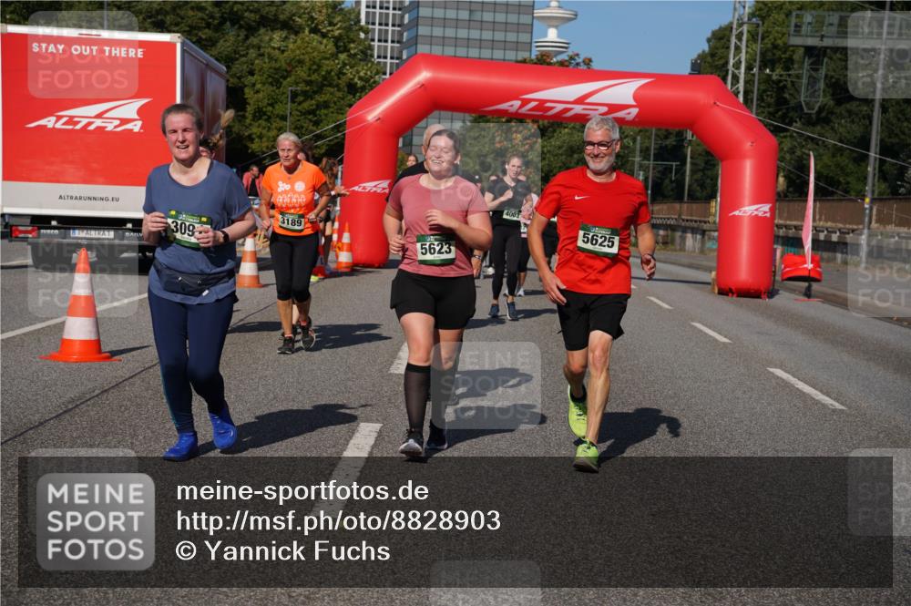 07.09.2025 - BARMER Alsterlauf Yannick Fuchs http://msf.ph/oto/8828903 07.09.2025 10:16:56 Laufen 3189, 309, 5623, 4003, 5625 meine-sportfotos.de