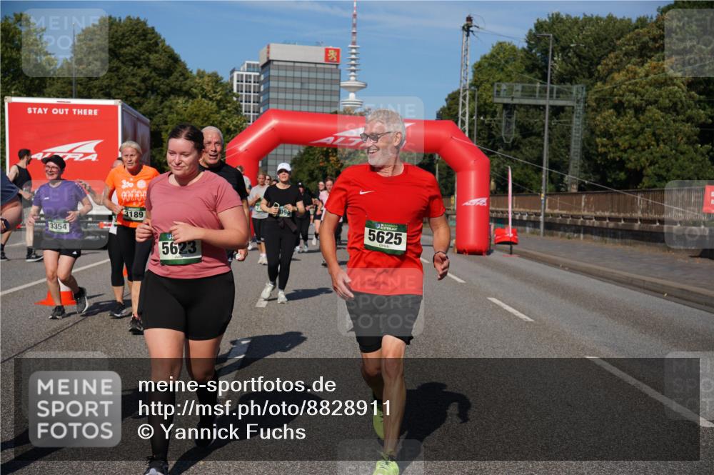 07.09.2025 - BARMER Alsterlauf Yannick Fuchs http://msf.ph/oto/8828911 07.09.2025 10:16:58 Laufen 3354, 3189, 5623, 994, 5625 meine-sportfotos.de