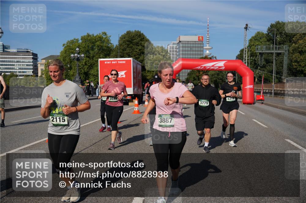 07.09.2025 - BARMER Alsterlauf Yannick Fuchs http://msf.ph/oto/8828938 07.09.2025 10:17:05 Laufen 2115, 10, 32, 3547, 3887, 4316, 3779 meine-sportfotos.de